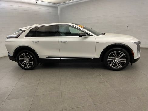 Used 2024 Cadillac Lyriq Luxury RWD image 5