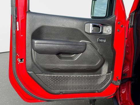 Used 2024 Jeep Wrangler Unlimited Rubicon image 18