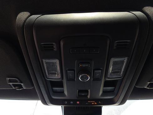 Used 2023 GMC Yukon XL AT4 image 24