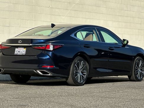 Used 2023 Lexus ES 350 w/ Premium Package image 4
