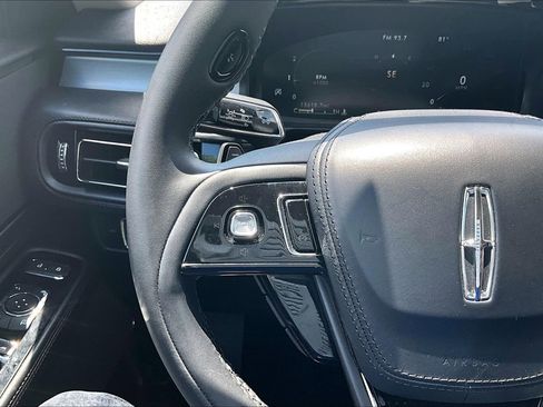 Used 2023 Lincoln Aviator 2WD image 11