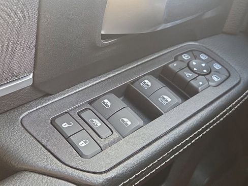 New 2026 RAM 2500 Big Horn AWD/4WD image 25
