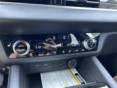 New 2026 Nissan Rogue Platinum AWD/4WD image 12