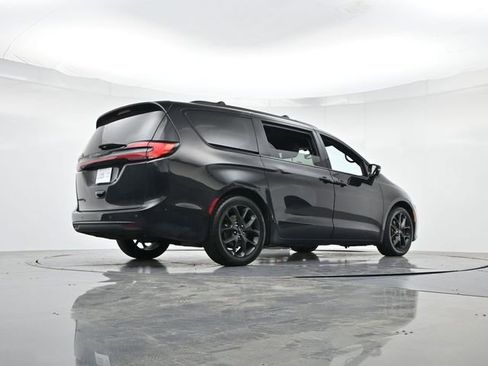 Used 2021 Chrysler Pacifica Touring w/ S Appearance Package FWD image 31