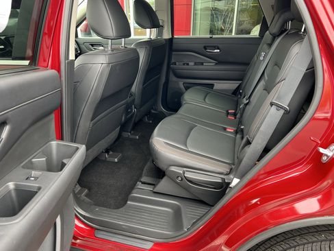 Used 2022 Nissan Pathfinder SL image 6