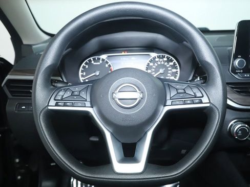 Used 2025 Nissan Altima 2.5 SV FWD image 21