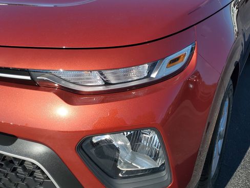 Used 2022 Kia Soul LX w/ Technology Package image 3