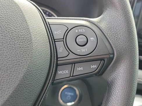 Used 2021 Toyota RAV4 XLE AWD/4WD image 31