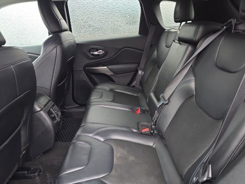 Used 2020 Jeep Cherokee Latitude Plus w/ Cold Weather Group image 13