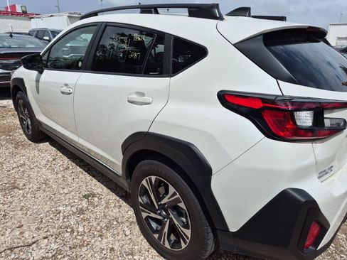 Used 2025 Subaru Crosstrek 2.0i Premium image 2