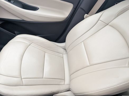 Used 2018 Buick Enclave Essence image 24