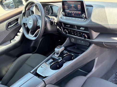 Used 2023 Nissan Rogue S FWD image 9
