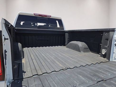 Used 2023 GMC Sierra 1500 AT4 w/ Technology Package AWD/4WD image 15
