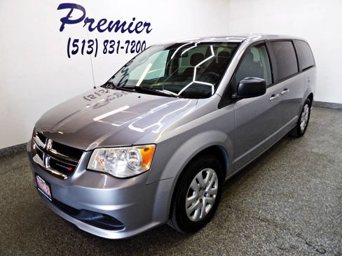 Used 2018 Dodge Grand Caravan SE w/ UConnect Hands-Free Group FWD image 1