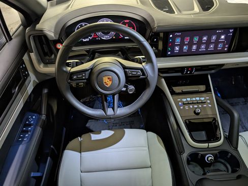 Certified 2025 Porsche Cayenne S AWD/4WD image 6
