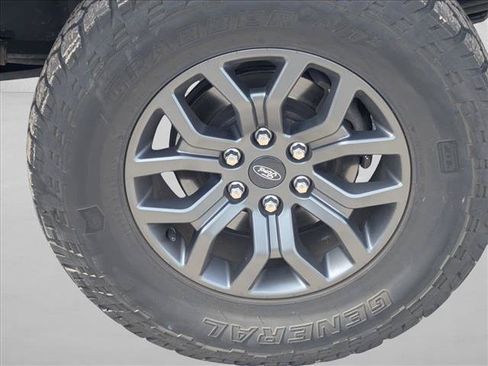 Used 2018 Ford F150 Lariat w/ Equipment Group 502A Luxury AWD/4WD image 14