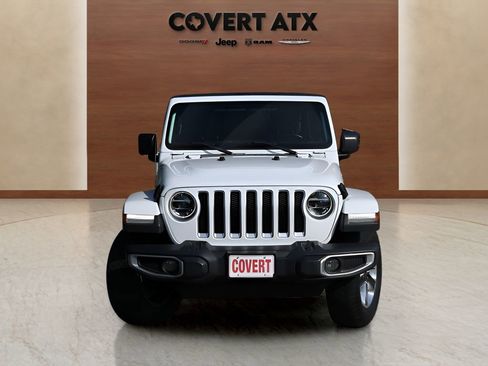 Used 2018 Jeep Wrangler Unlimited Sahara AWD/4WD image 8