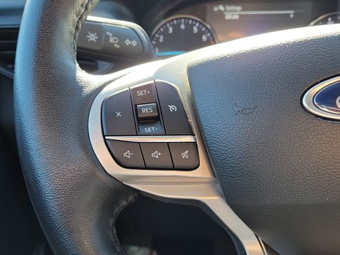 Used 2022 Ford Explorer XLT image 15