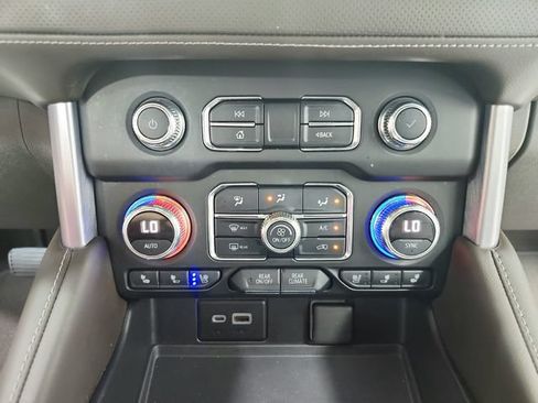 Used 2022 GMC Yukon SLT w/ SLT Luxury Package AWD/4WD image 36