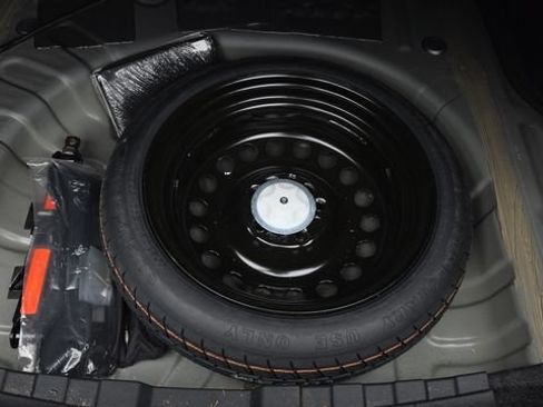 Used 2025 Nissan Sentra SV FWD image 32