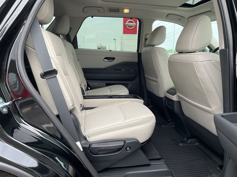 New 2026 Nissan Pathfinder SL FWD image 26