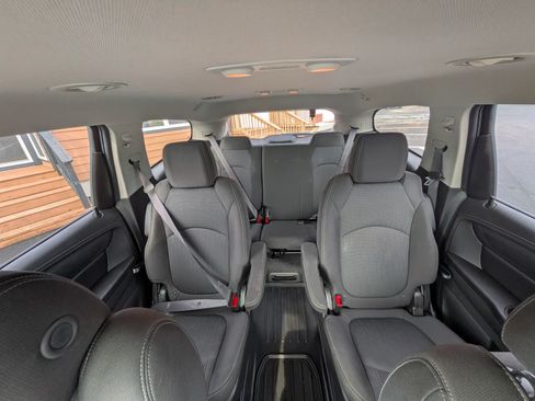 Used 2017 Chevrolet Traverse LT w/ LPO, 'HIT The Road' Package FWD image 26