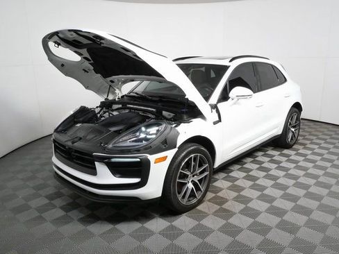 Certified 2024 Porsche Macan w/ Premium Plus Package AWD/4WD image 34