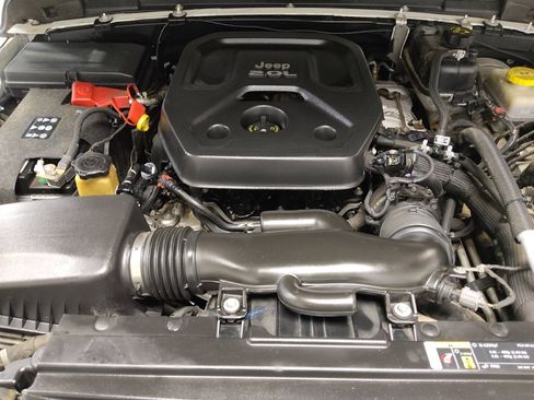 Used 2018 Jeep Wrangler Unlimited Sport S AWD/4WD image 30