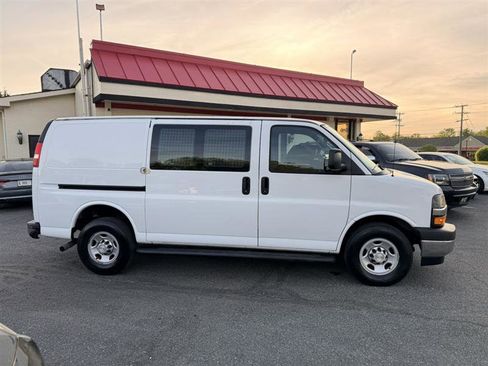 Used 2018 Chevrolet Express 2500 w/ Driver Convenience Package RWD image 4