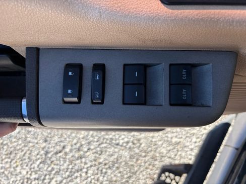 Used 2014 Ford F250 Lariat w/ Lariat Chrome Package image 18