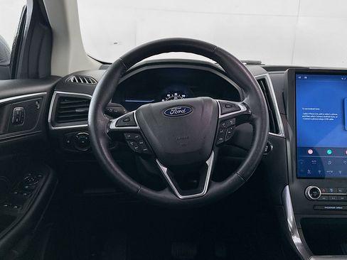 Used 2024 Ford Edge Titanium image 18