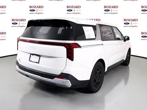Used 2025 Kia Carnival FWD image 8