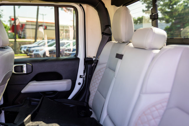 Used 2022 Jeep Gladiator Overland AWD/4WD image 25