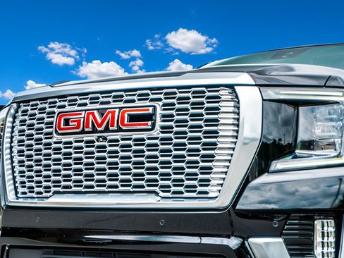 Used 2024 GMC Yukon XL Denali AWD/4WD image 50