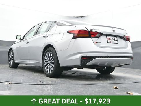 Used 2024 Nissan Altima 2.5 SV FWD image 43