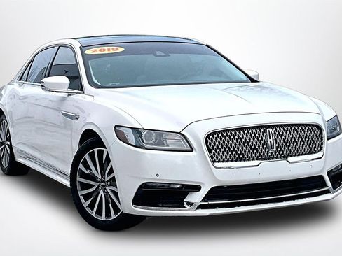 Used 2019 Lincoln Continental Select w/ Continental Climate Package image 3