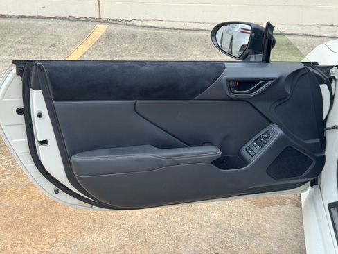 Used 2023 Toyota GR86 Premium w/ ALL Weather Mat Package (TMS) RWD image 36