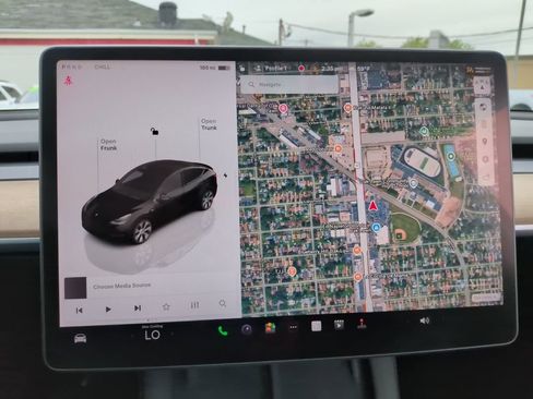 Used 2022 Tesla Model Y Long Range AWD/4WD image 27