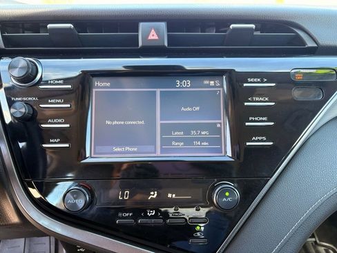 Used 2019 Toyota Camry SE image 17