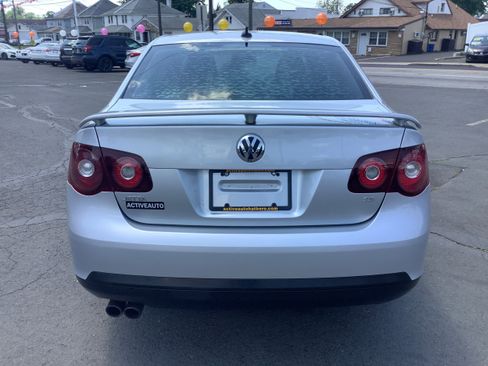 Used 2010 Volkswagen Jetta SE FWD image 6