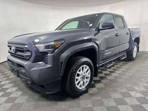 Used 2025 Toyota Tacoma SR5 AWD/4WD image 8