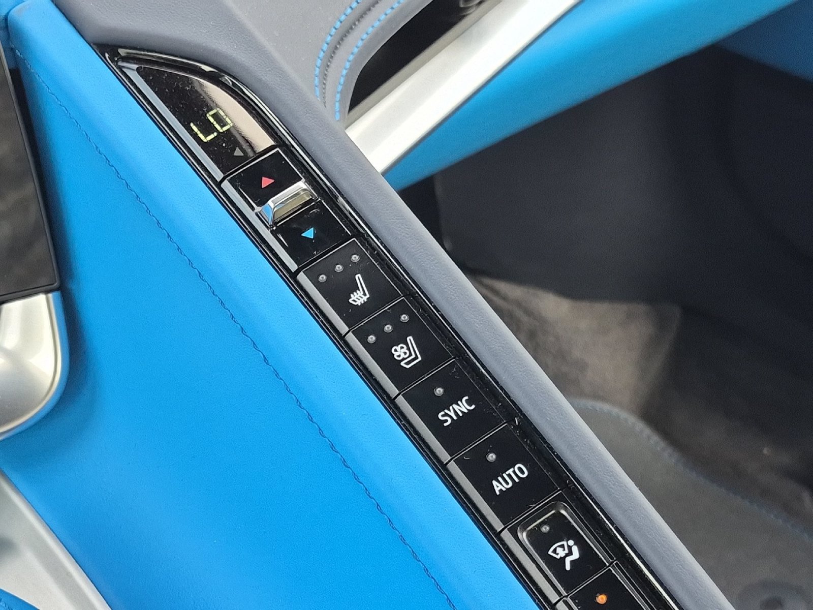Used 2024 Chevrolet Corvette Stingray Premium Cpe RWD image 35