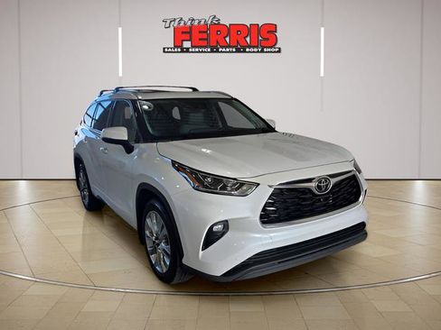 Used 2022 Toyota Highlander Limited image 7