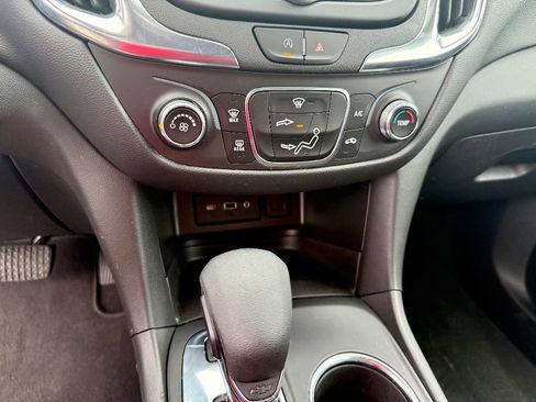 Used 2023 Chevrolet Equinox LT image 19