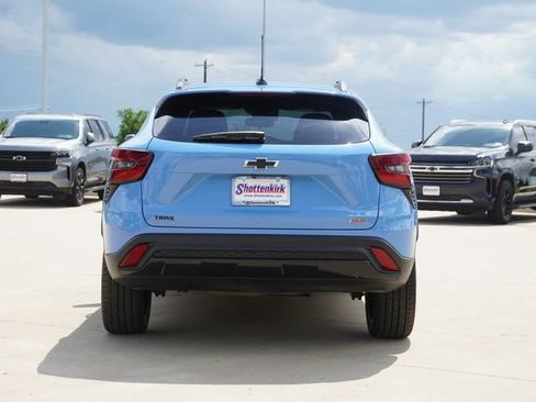 Used 2024 Chevrolet Trax RS w/ Sunroof Package FWD image 8