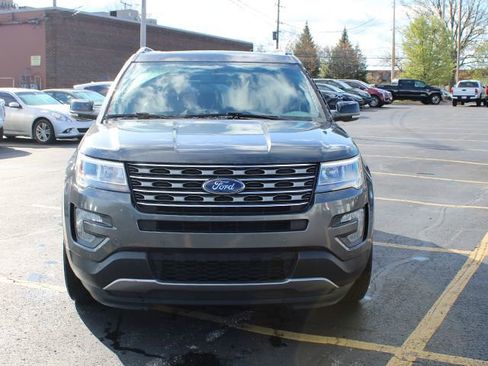 Used 2017 Ford Explorer XLT w/ Equipment Group 202A image 3