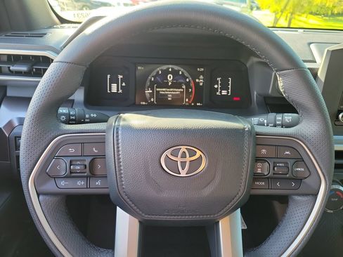 New 2026 Toyota 4Runner SR5 AWD/4WD image 8