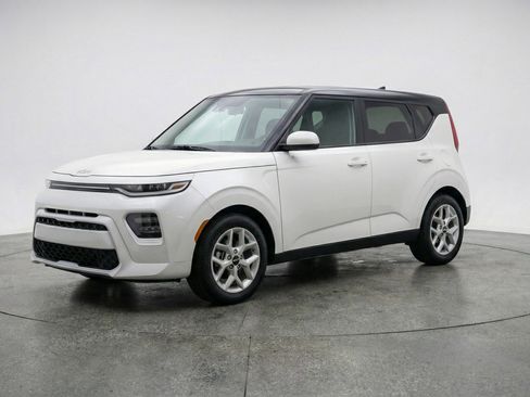 Used 2025 Kia Soul LX w/ LX Technology Package image 3