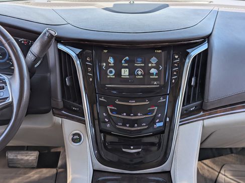 Used 2016 Cadillac Escalade Luxury image 17
