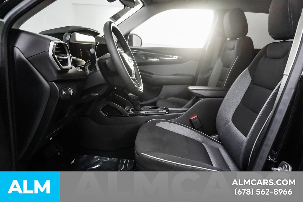 Used 2025 Chevrolet TrailBlazer LT AWD/4WD image 15
